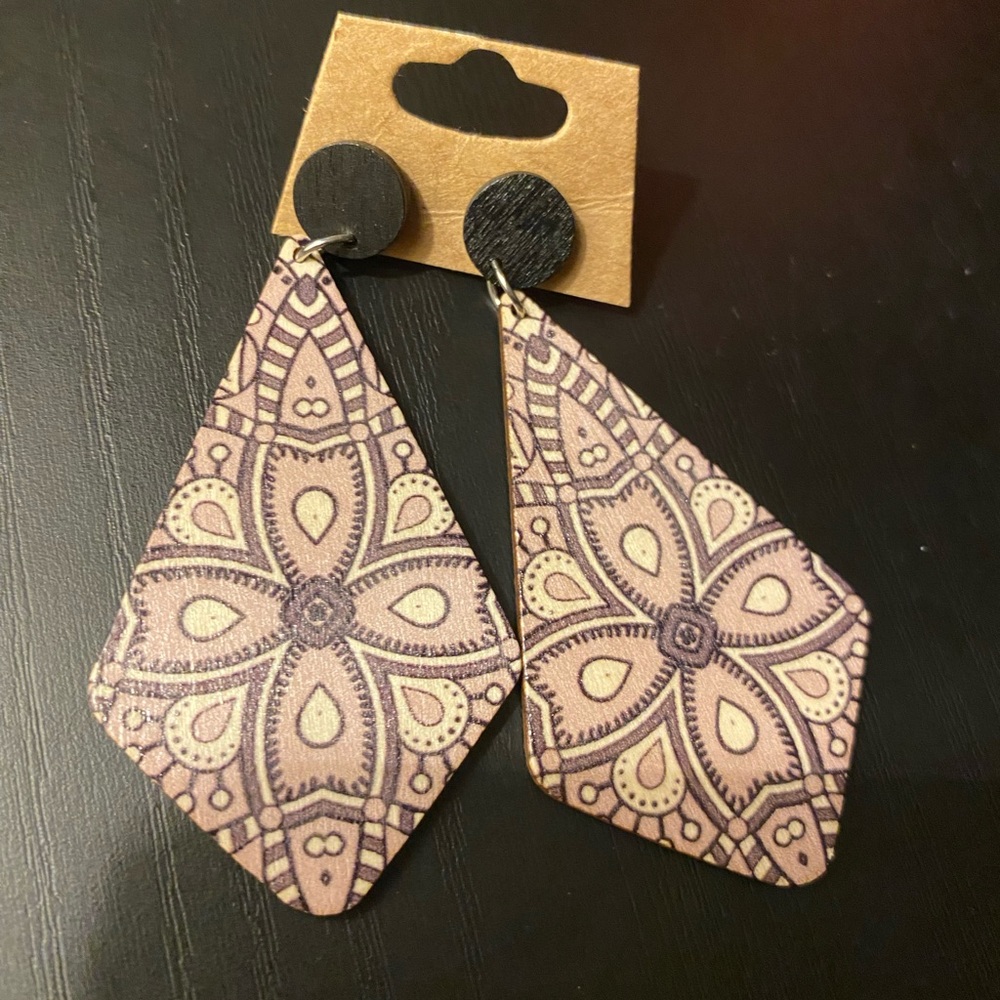 NWOT Mauve Floral Mandala /Cross Print Cutout Dangle Earrings